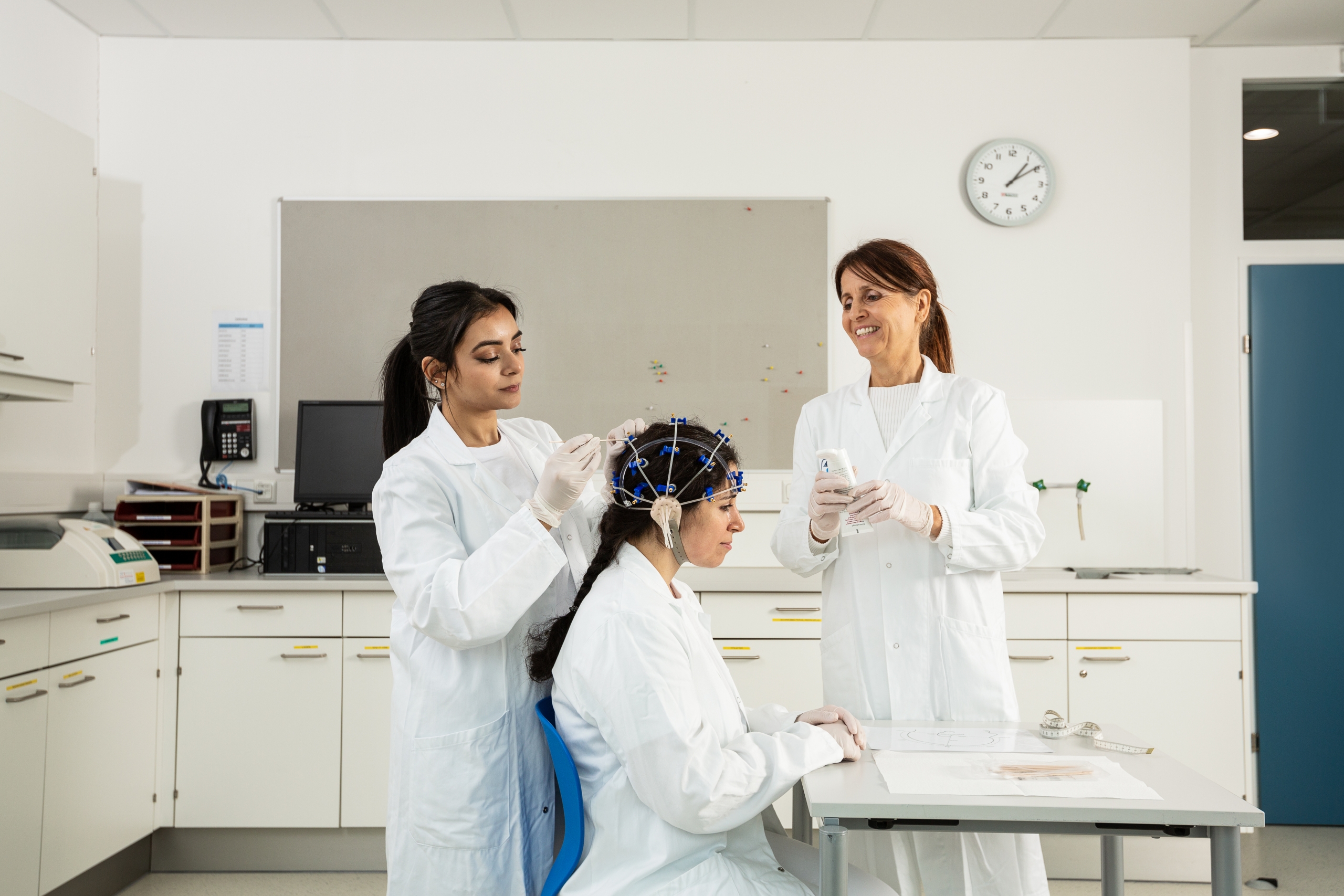 Drei Frauen im Labor